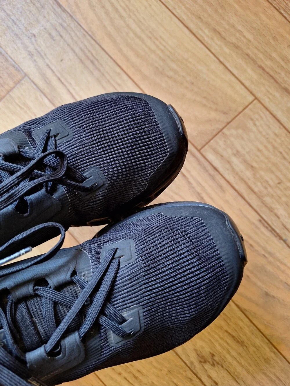 On Running Cloudstratus Women's Black Size 7